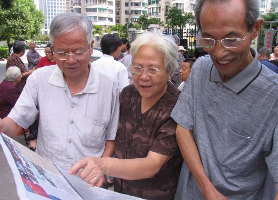 老花眼晚上看不清，驗(yàn)光之后再配鏡！